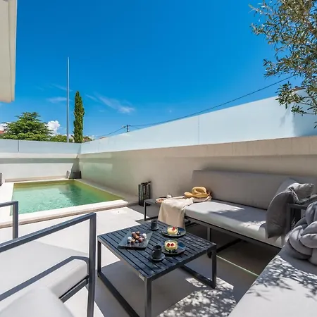 Luxury Luna With Private, Heated Pool * 자다르