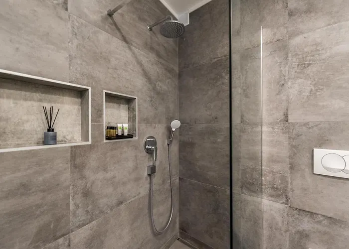 Luxury Luna With Private, Heated Pool Apartment