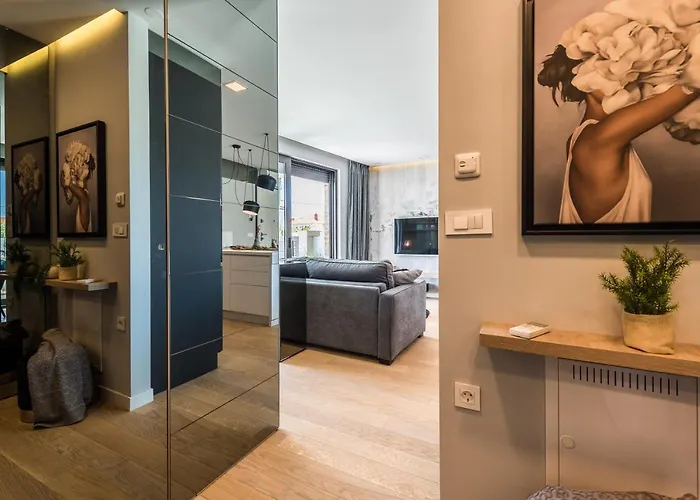 Luxury Luna With Private, Heated Pool Apartment