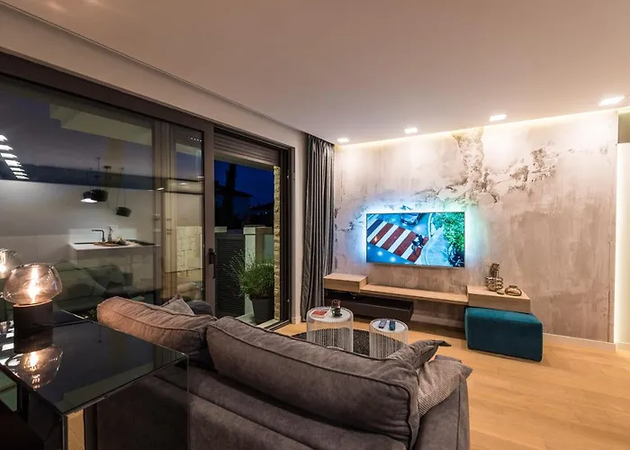Luxury Luna With Private, Heated Pool Zadar
