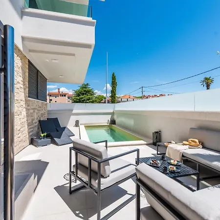 Luxury Luna With Private, Heated Pool Apartment *