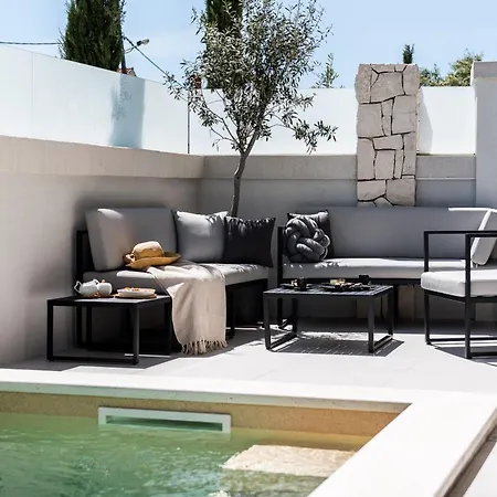 Luxury Luna With Private, Heated Pool Apartment *