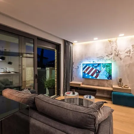 Luxury Luna With Private, Heated Pool Zadar