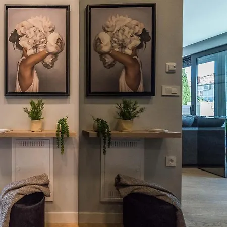 Luxury Luna With Private, Heated Pool Apartman Zára