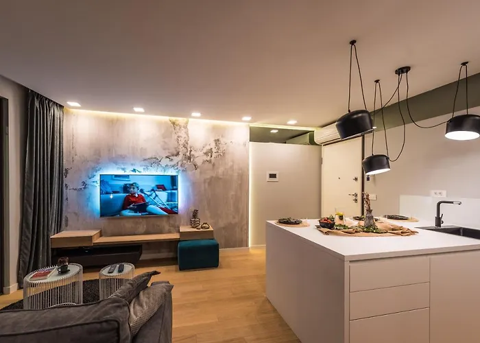 Luxury Luna With Private, Heated Pool דירה *