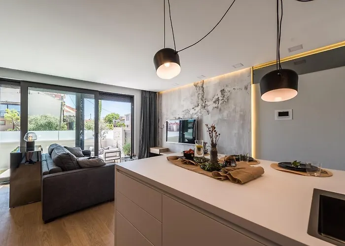 Luxury Luna With Private, Heated Pool *