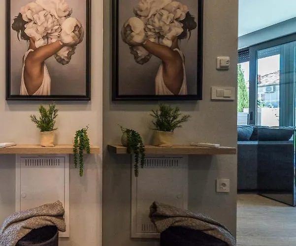 Luxury Luna With Private, Heated Pool דירה זאדאר